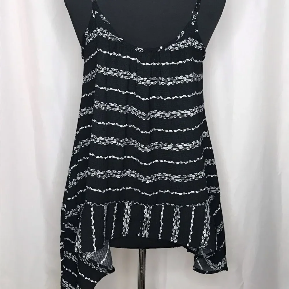 143 Story by Line Up Ruffle Shark Bite Tank Top S